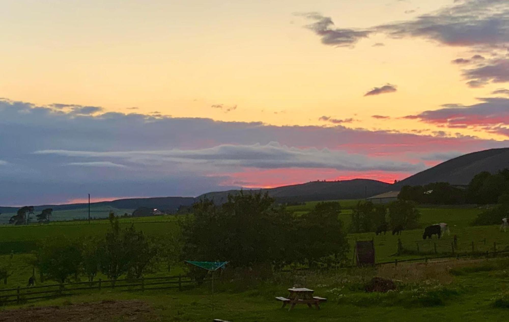 The Granary At Tinto Retreats, Biggar Is A Gorgeous 3 Bedroom Stone Cottage Wiston  Εξωτερικό φωτογραφία